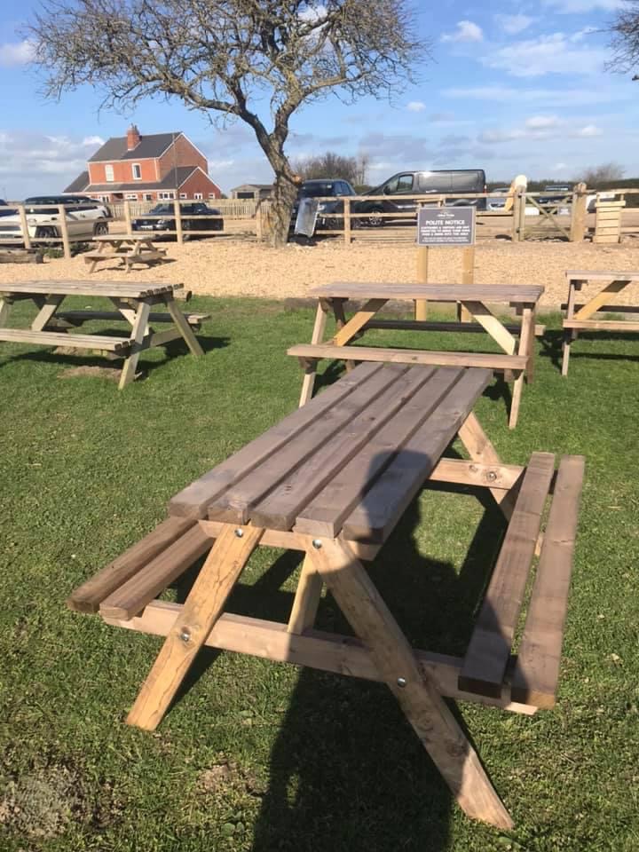Fully assembled picnic bench UK nationwide delivery